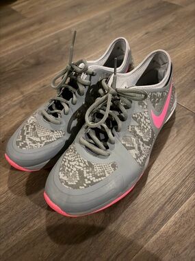 Nikes size 9